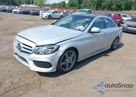 2015 Mercedes-Benz C 400 4Matic z USA, uszkodzony, nr VIN 55SWF6GB9FU039892